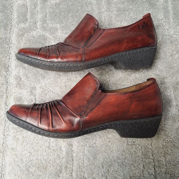 Caprice Burgundy Slip On Loafers WOMENS SIZE 8.5 UK 6.5 leather low heel German - Picture 9 of 14